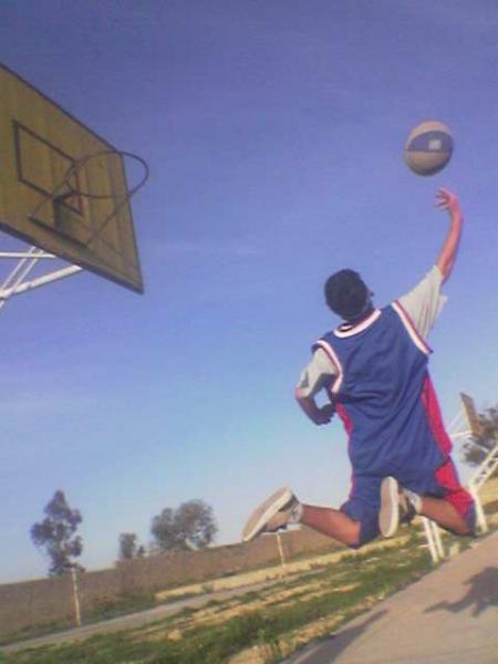 NABIL  CLOS  IN  SMACK  !