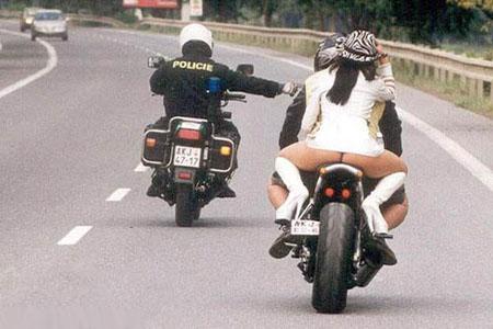 HAHAHAHAHA ! HUM !