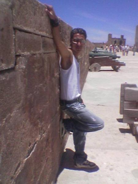 DAYR  M3A  WA7ADE  SATA  FI  BAR9ALLA.