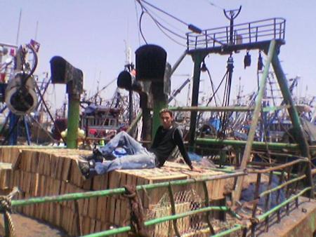 GHADI  NSAYAD  3LLA  PICHEPADA  OU  TONINA
